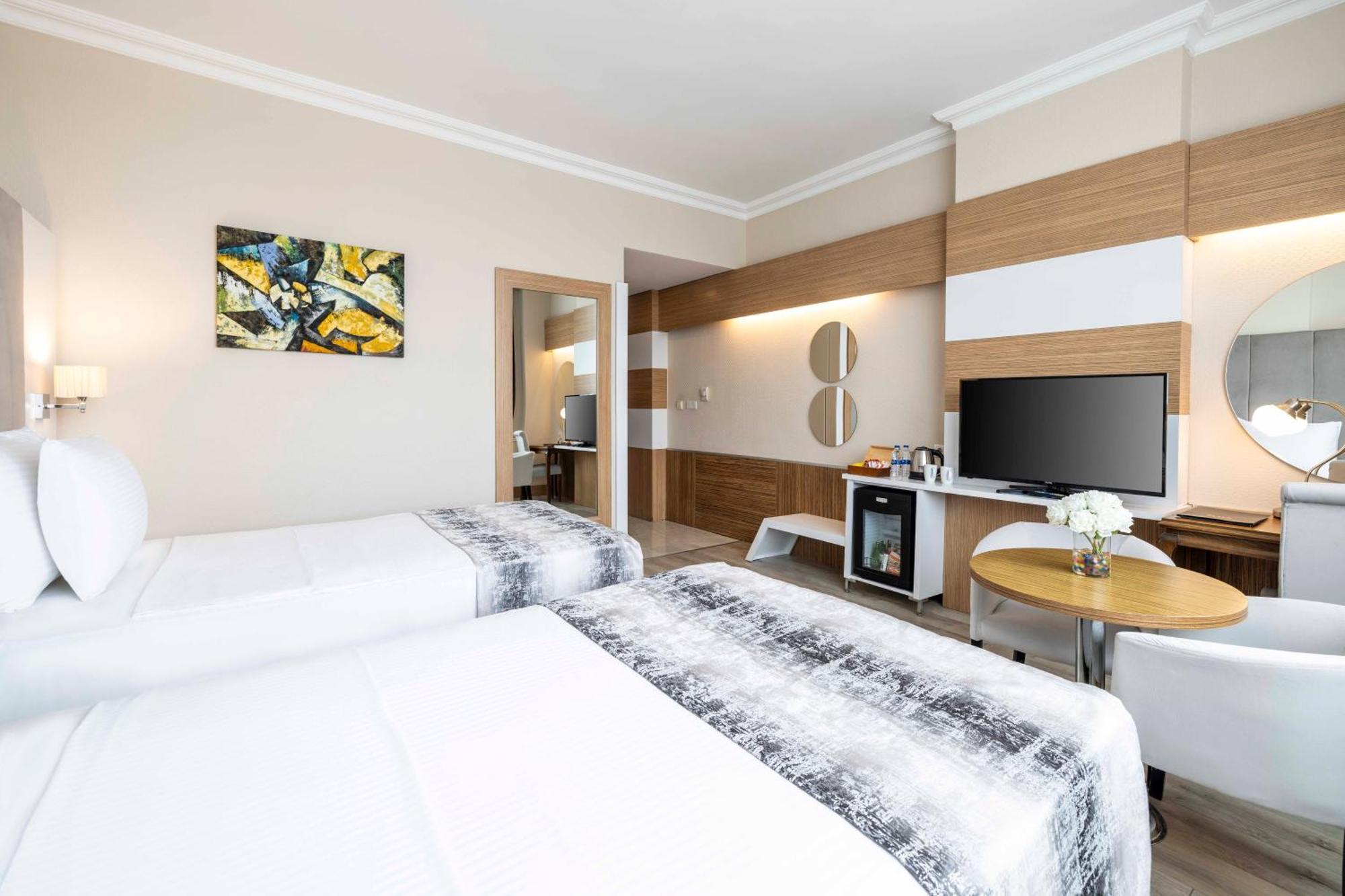 Elite Hotel Dragos Istanbul Exterior photo