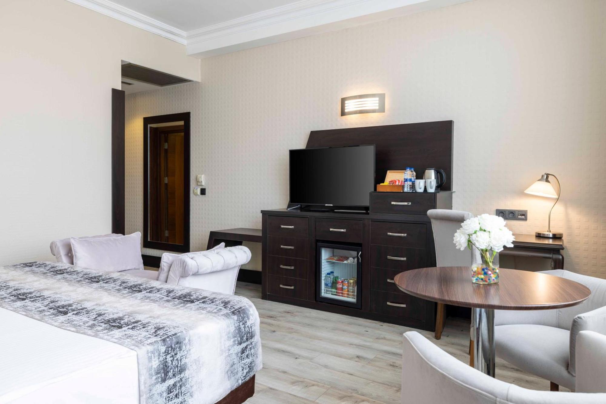 Elite Hotel Dragos Istanbul Exterior photo